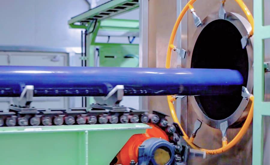 Processo automatizzato di rivestimento di tubo industriale sulla linea di produzione di Tenaris.